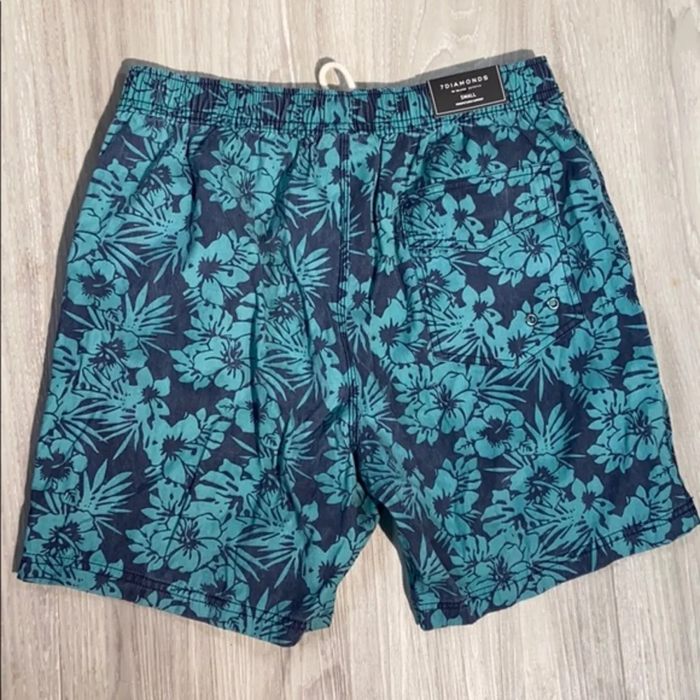 7 Diamonds pull on casual Hawaiian print shorts - Picture 3 of 5